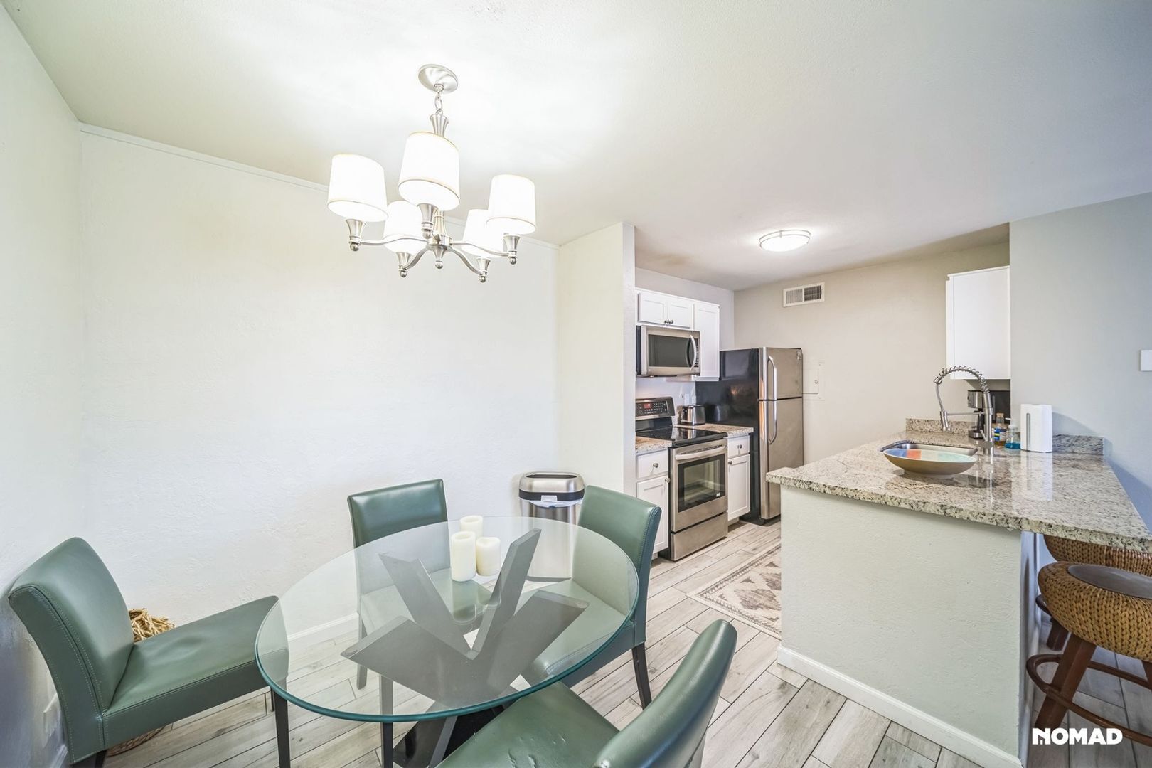 Building Photo - 8055 E Thomas Rd