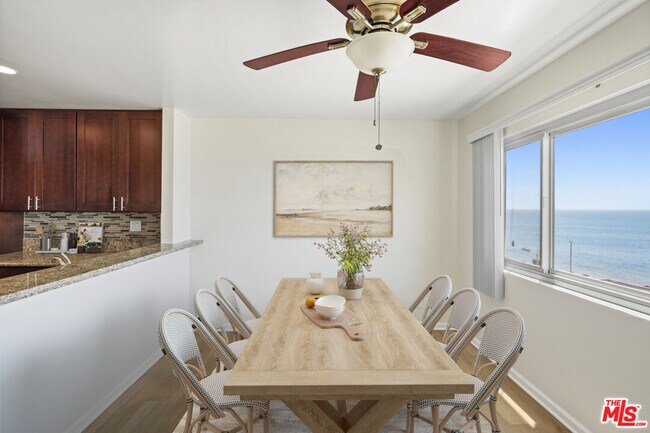 Building Photo - 18004 Coastline Dr