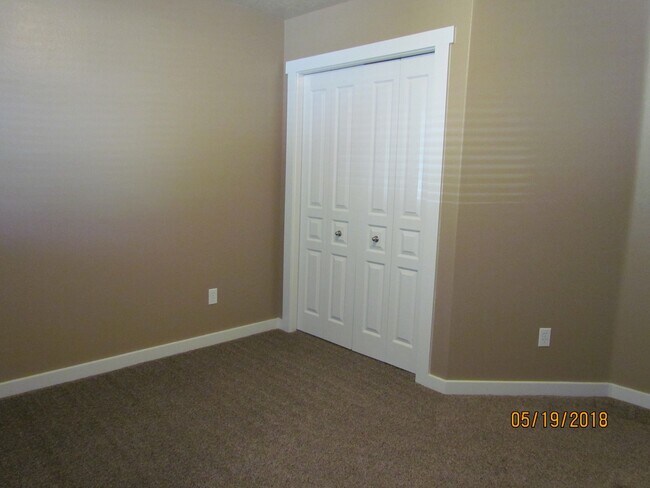 Building Photo - 4 bedroom 2 bath + Bonus Room home and nei...