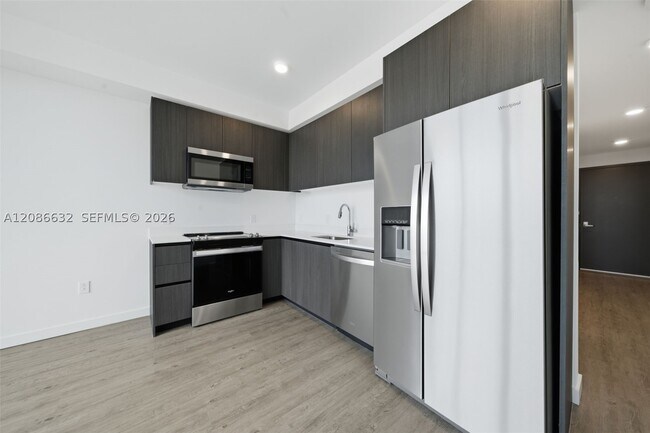 Building Photo - 2000 Biscayne Blvd