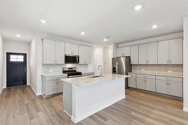 Building Photo - 109 Greenbriar Dr