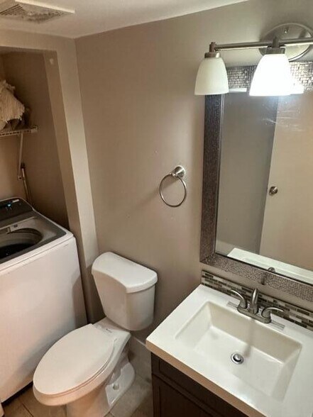 Building Photo - 5584 NW 59th Pl