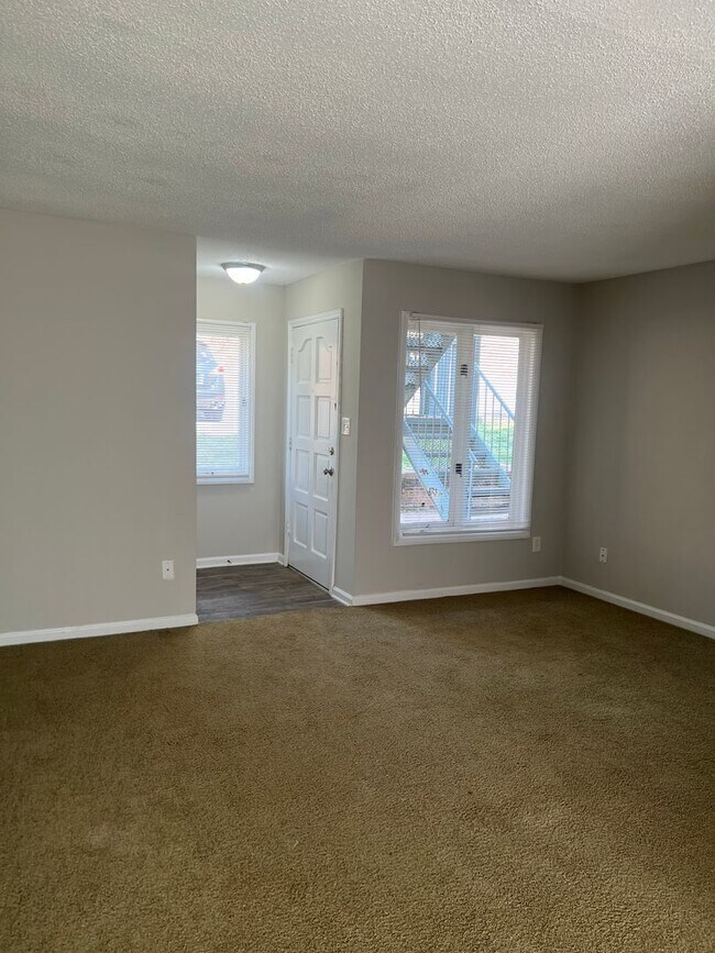 Building Photo - 1 Bedroom/ 1 Bathroom Condo for ONLY $950.00 * Move in Special*