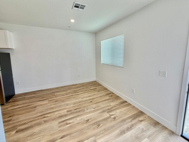 Building Photo - 6991 Del Rosa Ave