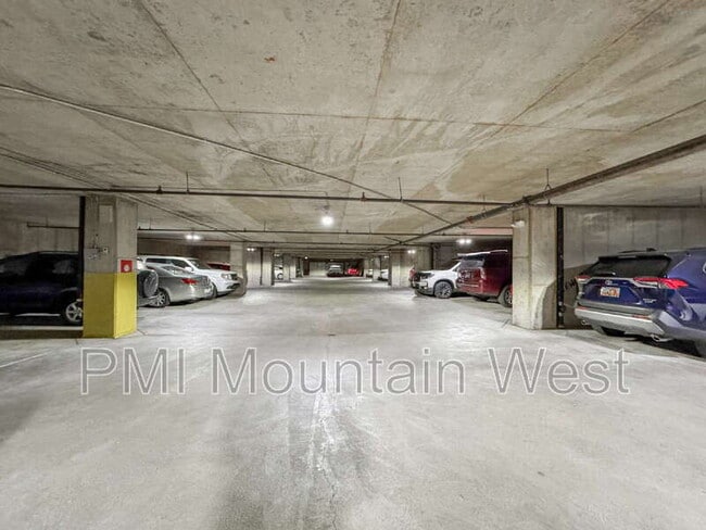 Building Photo - 171 E 3rd Ave