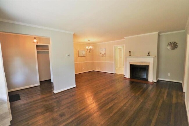 Building Photo - 6075 Harleston Rd NE