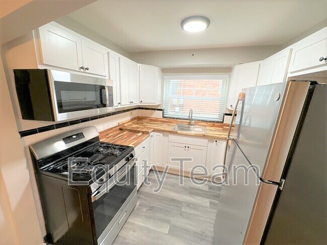 Building Photo - 2769 Losantiville Ave