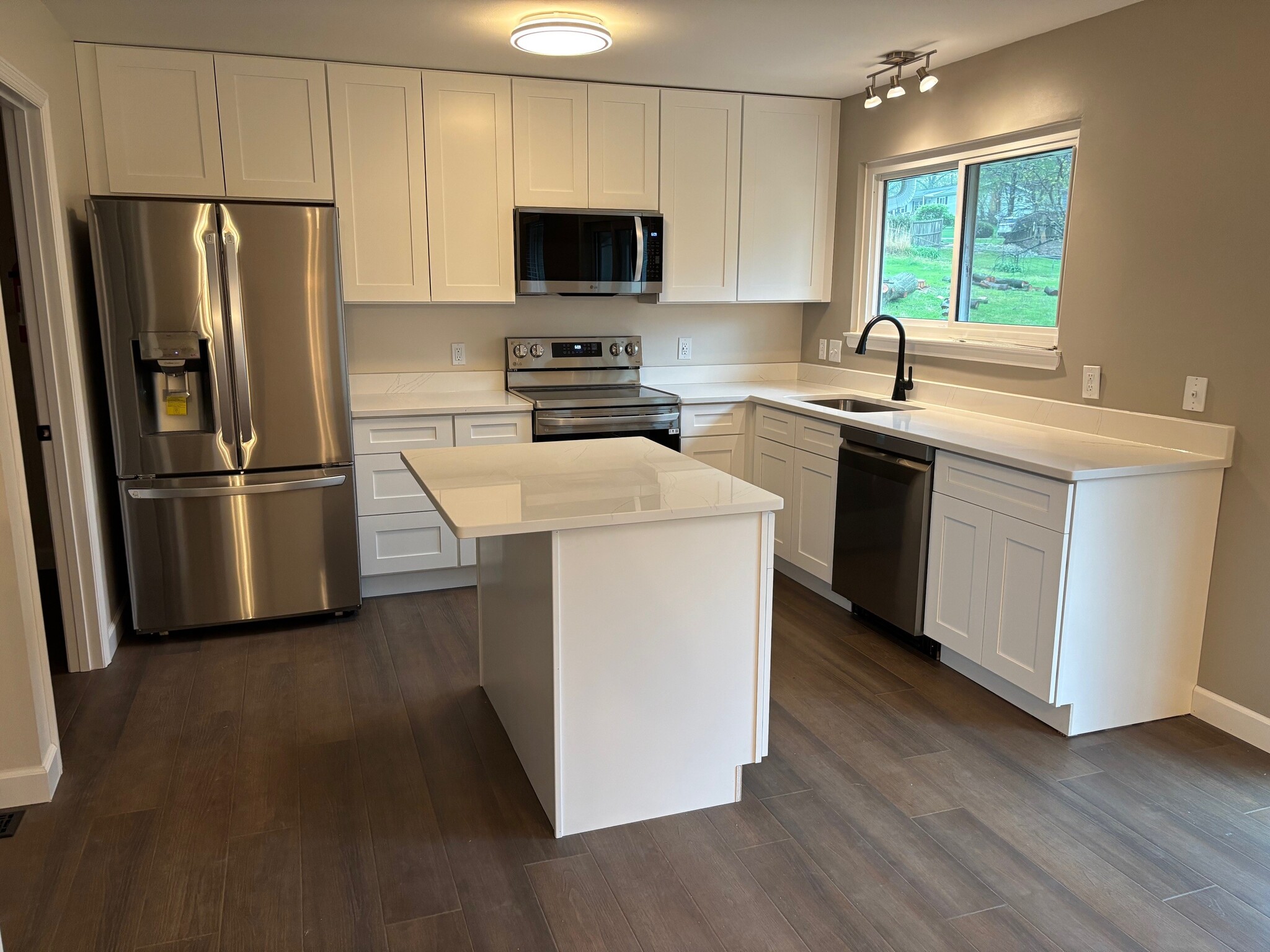 Building Photo - 738 Starlight Dr