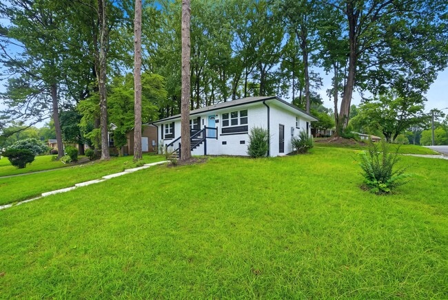 Building Photo - 553 Derrydowne Dr