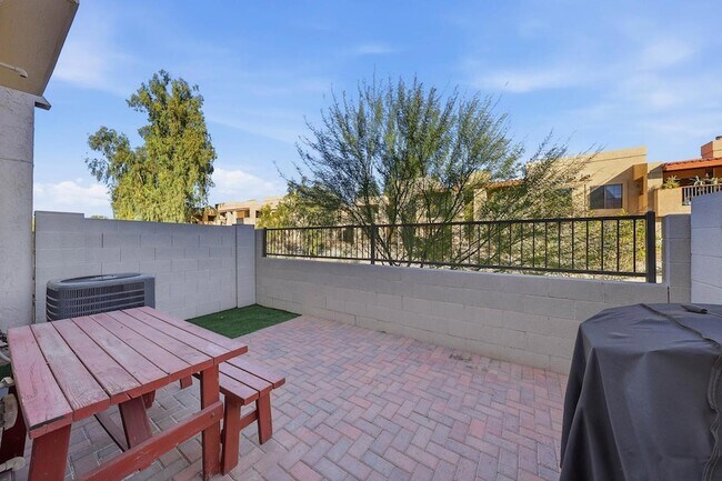 Building Photo - 8347 N 22nd Dr