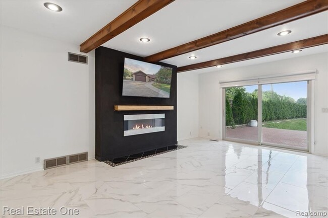 Building Photo - 23944 Fordson Dr