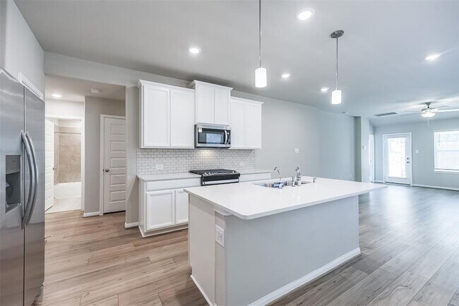 Building Photo - 17586 Rosette Grass Dr