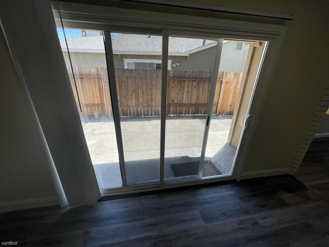 Building Photo - 2 br, 2 bath Duplex - 1638 Sierra Gardens ...