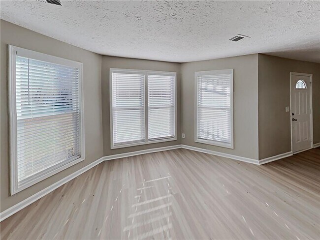 Building Photo - 411 River Point Dr