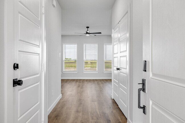 Building Photo - EDGEWOOD ESTATES NOW PRE-LEASING! LUXURIOU...