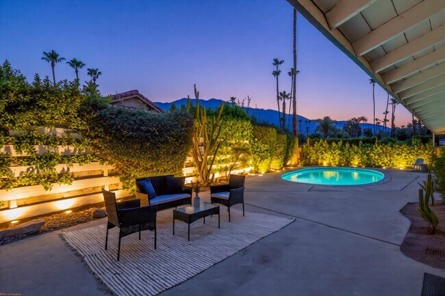 Building Photo - 1111 S San Joaquin Dr