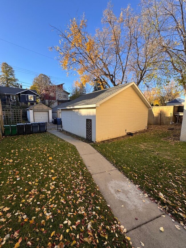 Building Photo - 3910-3912 Thomas Ave South