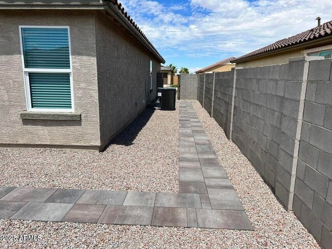 Building Photo - 2075 E Velvet Pl