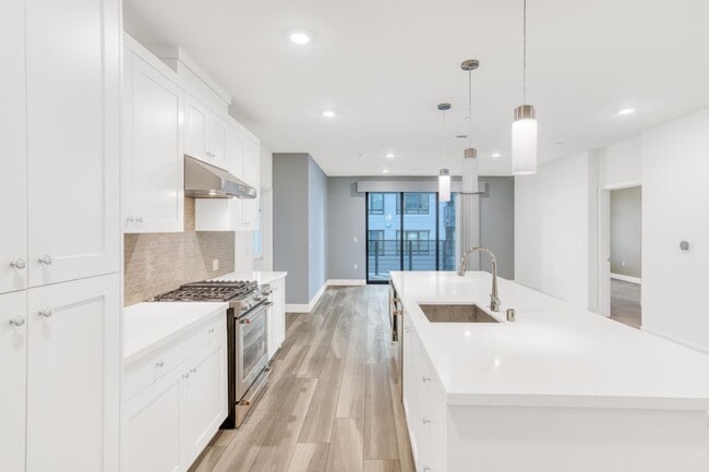 Building Photo - 3578 Rambla Pl