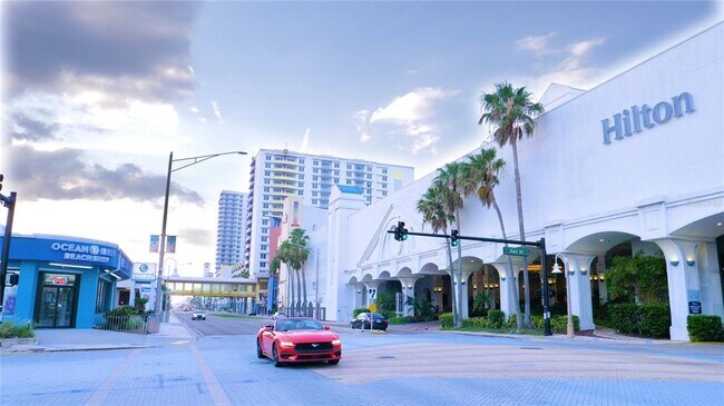 Building Photo - 121 N Hollywood Ave