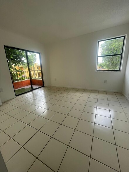 Building Photo - 500 NW 114th Ave