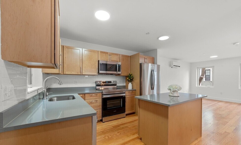 Primary Photo - 140 Prospect St