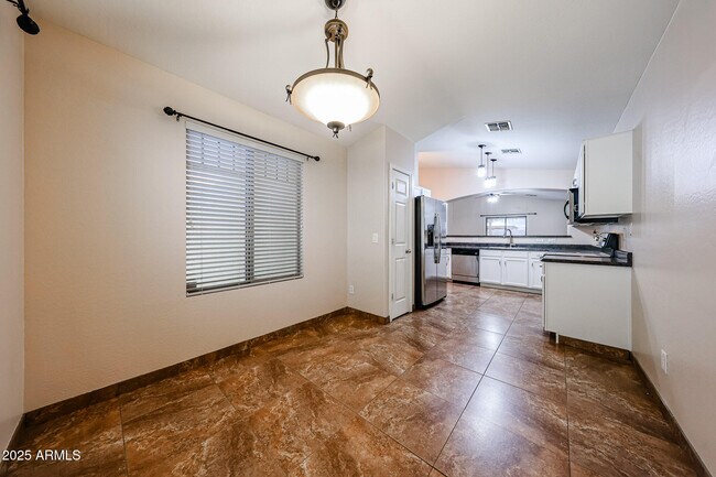 Building Photo - 11761 W Dos Rios Dr