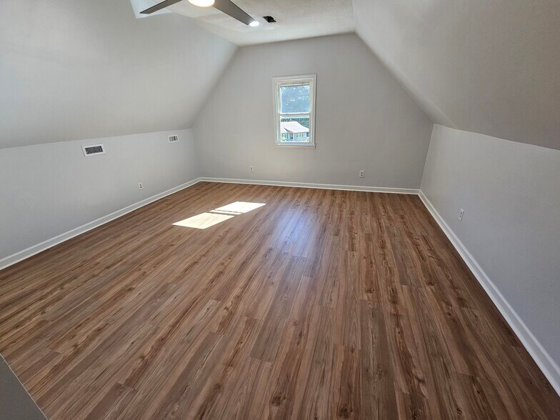 Building Photo - 2800 South Ridge Dr