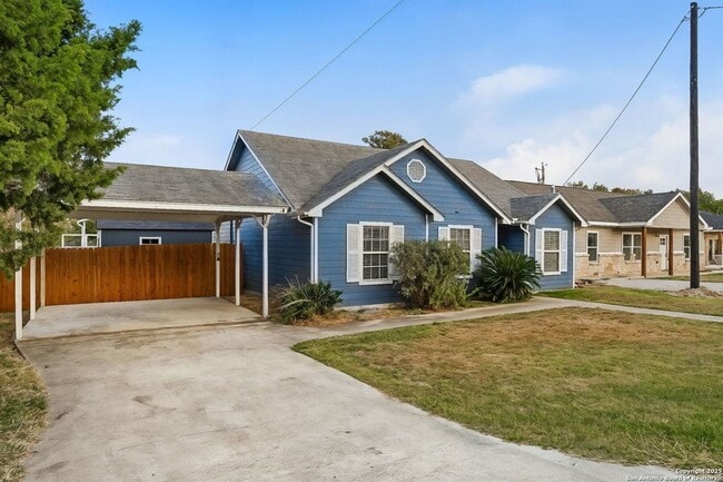 Building Photo - 1150 Green Hill Dr