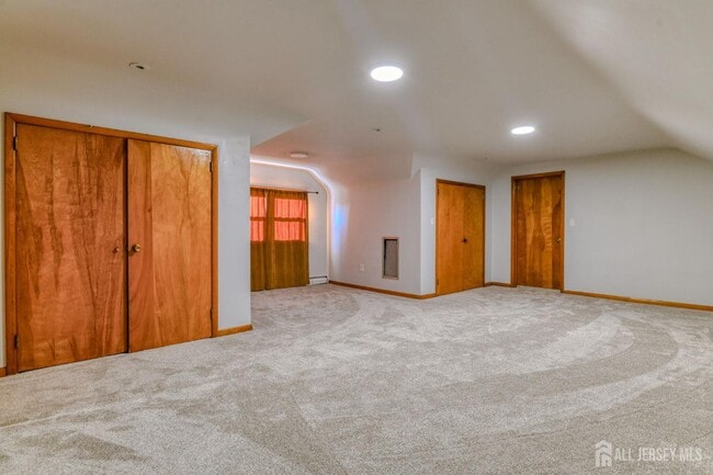 Building Photo - 737 Roseland Pl