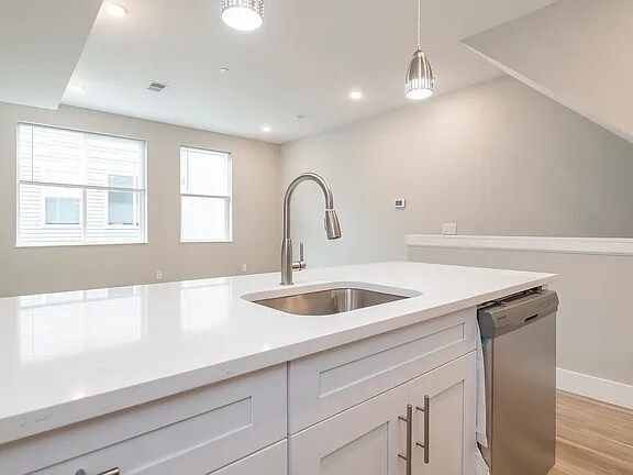 Building Photo - 2008 N Darien St