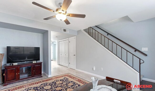 Building Photo - 2600 Brookside Dr