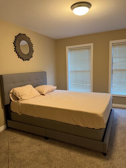 Building Photo - 5748 Hampshire Ln