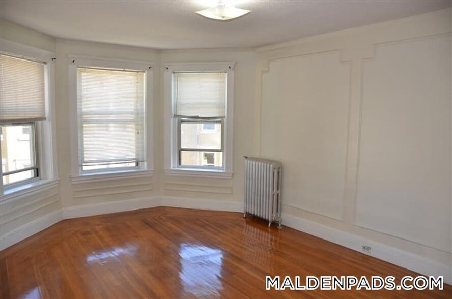 Building Photo - 96 Maple St