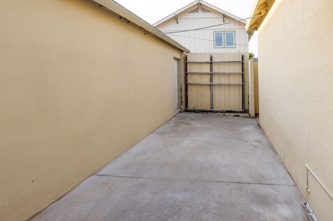 Building Photo - 600 S Idaho St