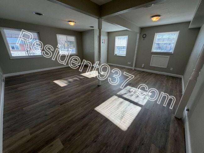 Building Photo - 2 Bed 1 bath with 500 SQ FT DETACHED GARAGE/WORKSHOP