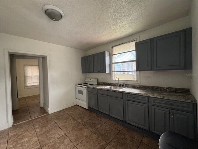 Building Photo - 638 Columbia St