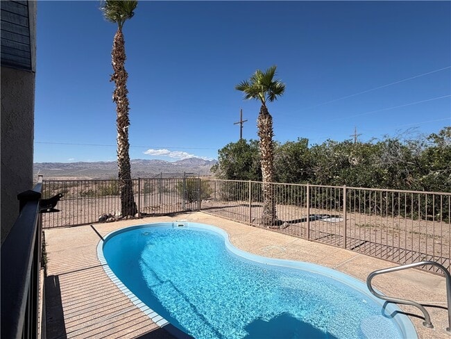 Building Photo - 883 Los Flores St