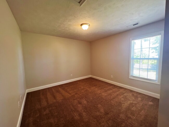 Building Photo - Country living in Grays Creek with proximi...