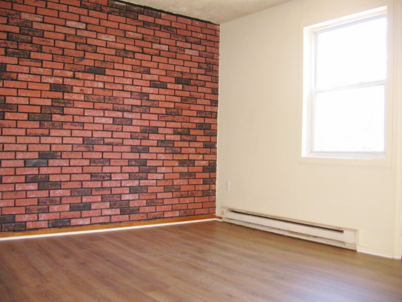 Building Photo - 418 S Bradford St