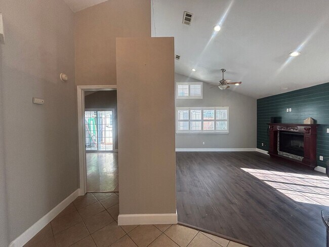 Building Photo - 1150 Buckthorn Ln