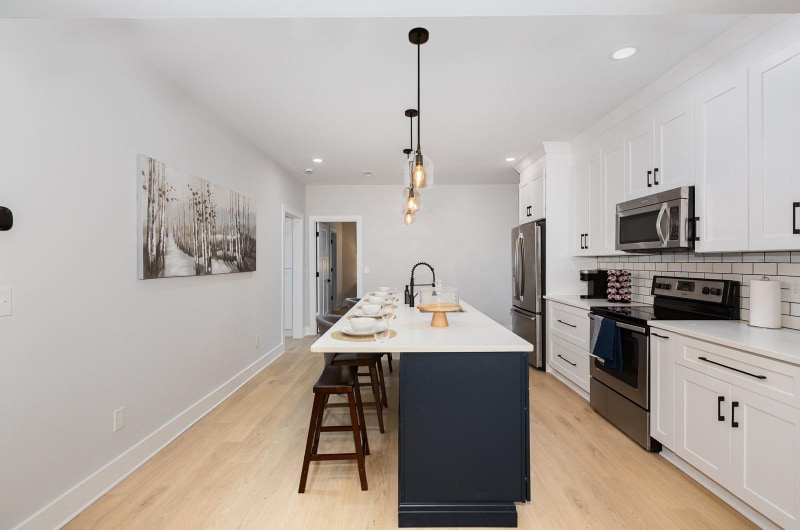 Building Photo - 607 Kenmore Ave