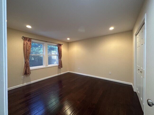 Building Photo - 4021 Campana Dr