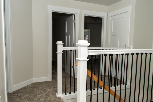 Building Photo - 144 W 425 N