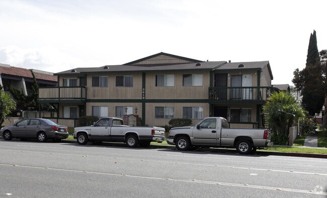 Building Photo - 3618 W Orange Ave