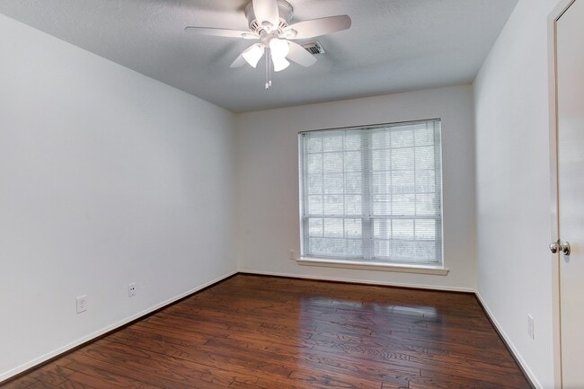 Building Photo - 10810 Ashcroft Dr