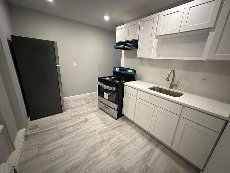 Building Photo - 16 River St