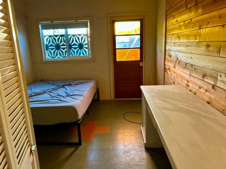 side apt bedroom - 2038 Kiva Rd