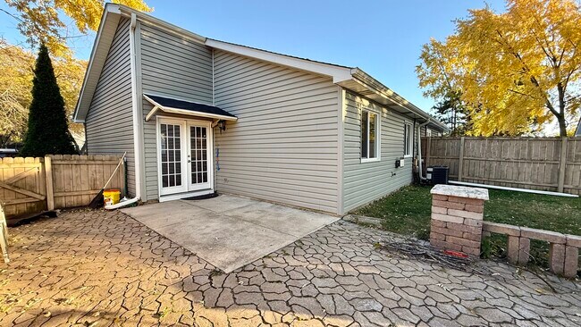 Building Photo - 785 Clearwood Ct