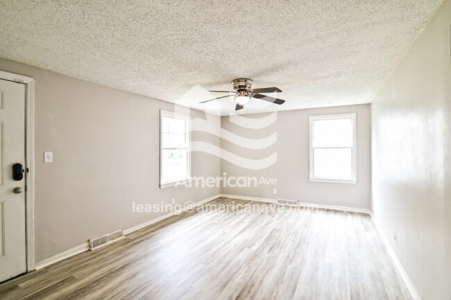 Building Photo - 713B Hillcrest Ave